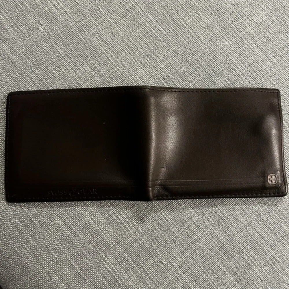 SWISS GEAR Genuine Leather Wallet Brown Bi-Fold Credit Card‎ Cash Money Holder